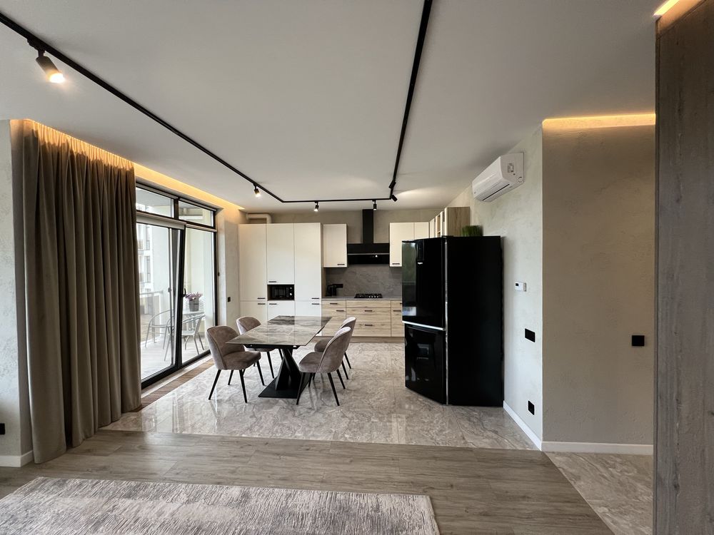 Spacious One-Bedroom Apartment with Panoramic Views in Residence Park Complex