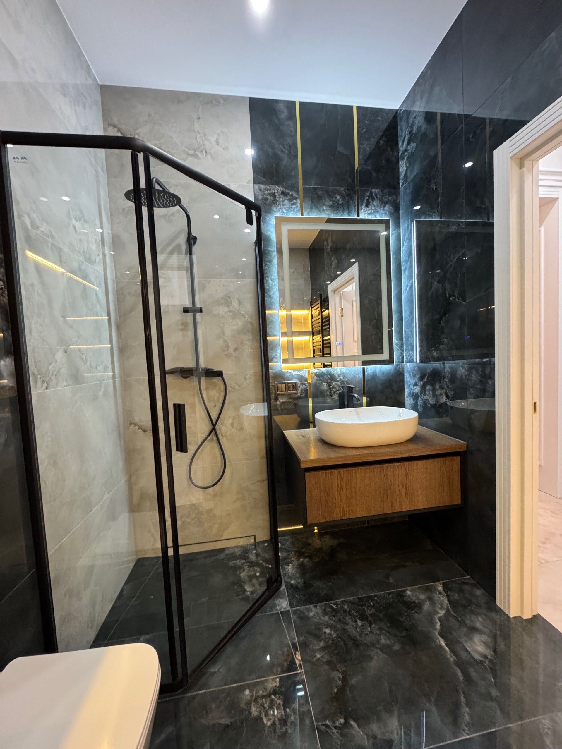 Luxurious 70m² Apartment with Designer Renovation in City Center