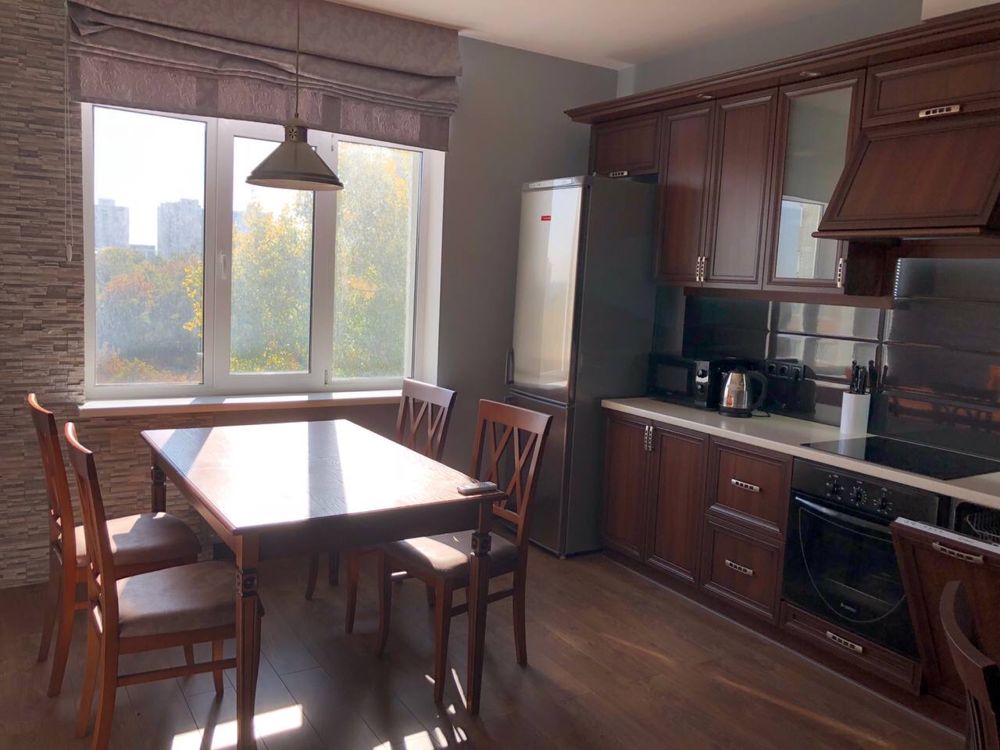 Two-room studio with office and walk-in closet, 2nd floor