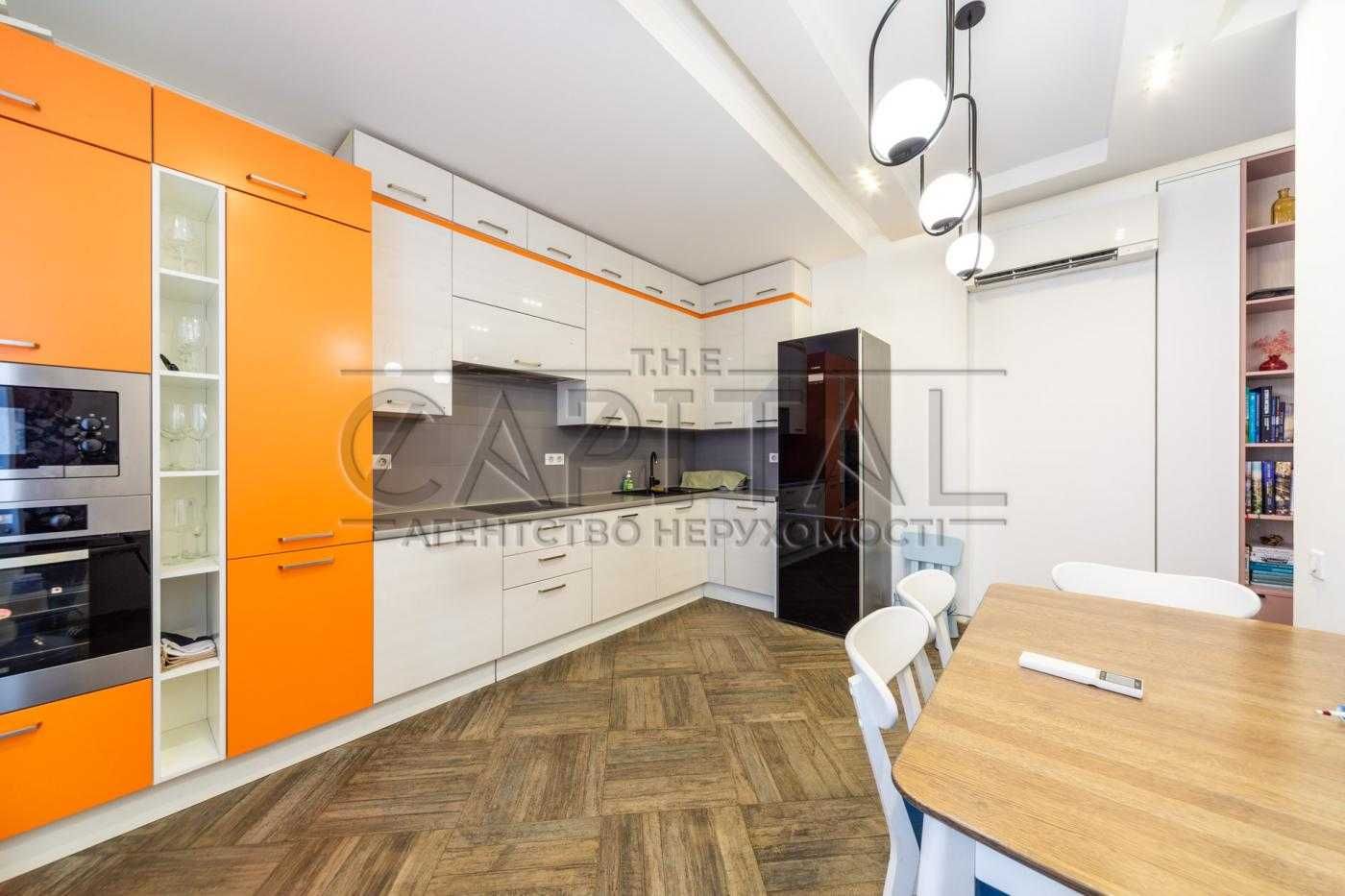 Modern 3-Bedroom Apartment with Designer Interior