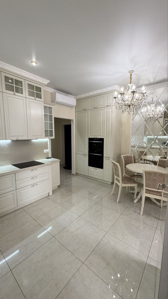 Bright apartment in 8 Zhemchuzhina complex with sea view and balcony