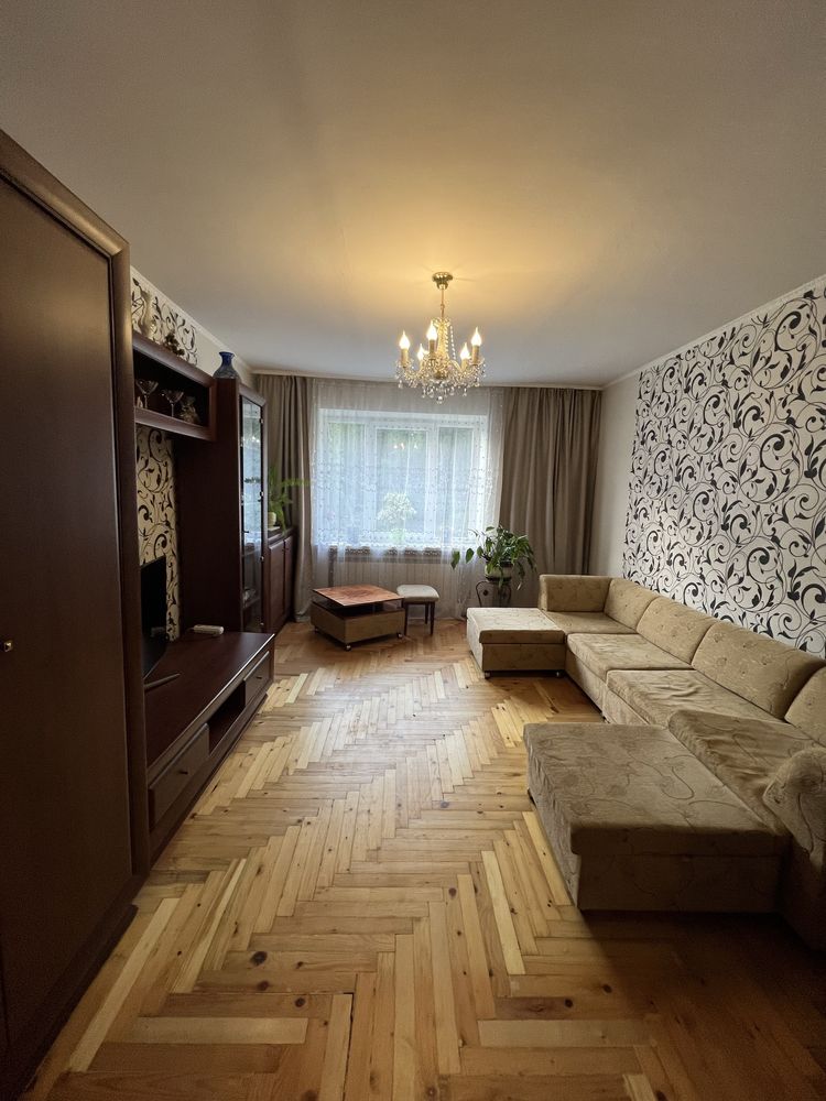 2-Room Apartment on Prospect Svobody, 2nd Floor, Furnished