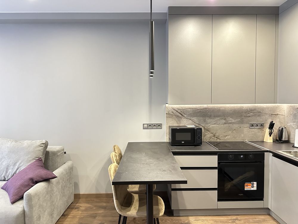 Spacious One-Bedroom Apartment with Modern Design in Nova Anglia Complex