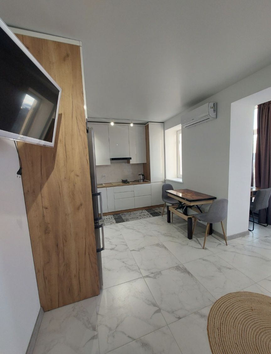 Stylish 1-Bedroom Apartment with 2-Bedroom Functionality in City Center