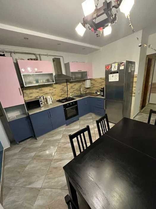Riviera кешеніндегі 2 бөлмелі пәтер, қала орталығы, толық жабдықталған
