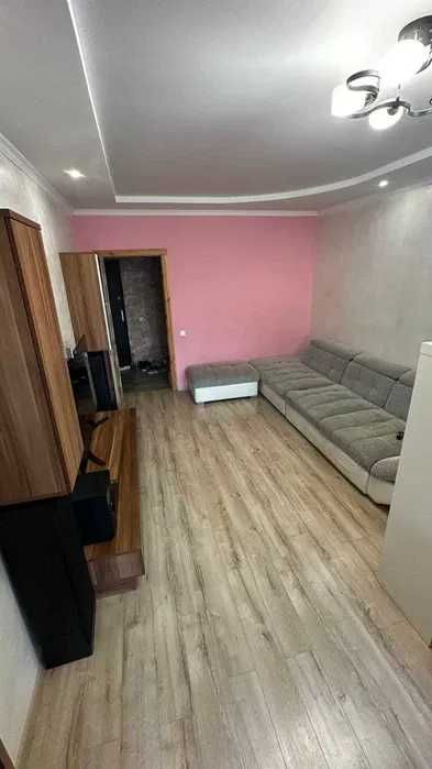 Riviera кешеніндегі 2 бөлмелі пәтер, қала орталығы, толық жабдықталған