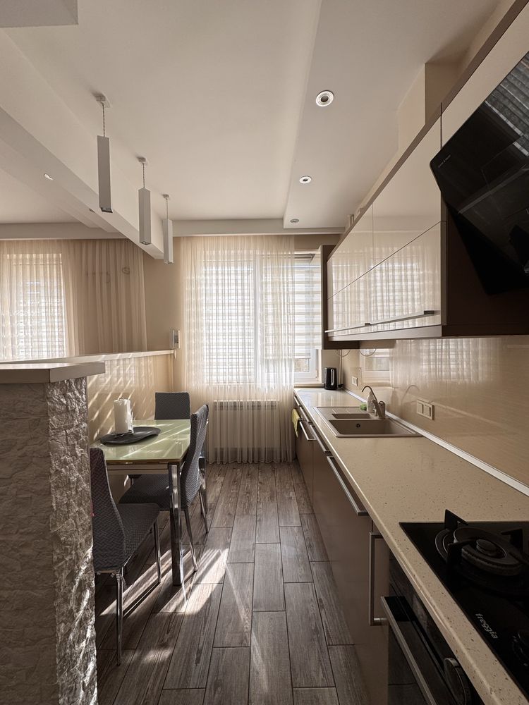 Two-level, two-bedroom apartment with private amenities