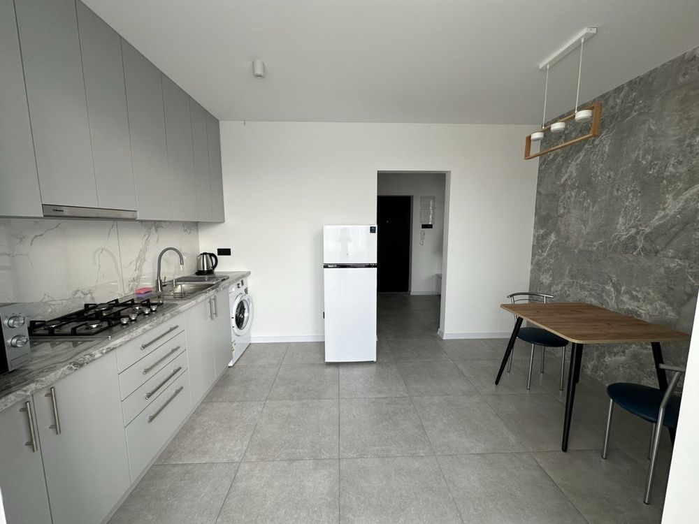One-bedroom apartment with euro renovation on Karpatska Street