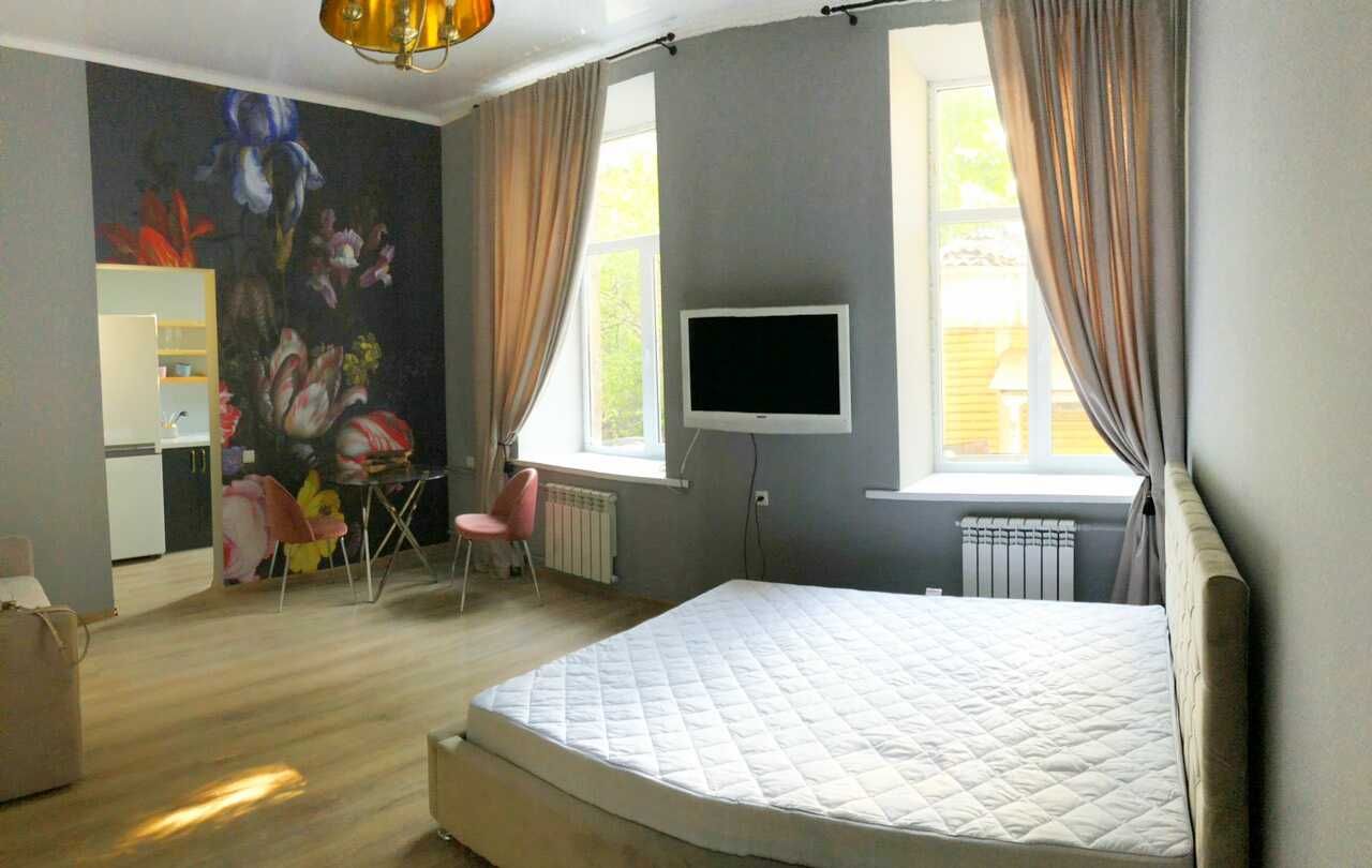 Stylish 1-bedroom apartment in city center near Deribasovskaya