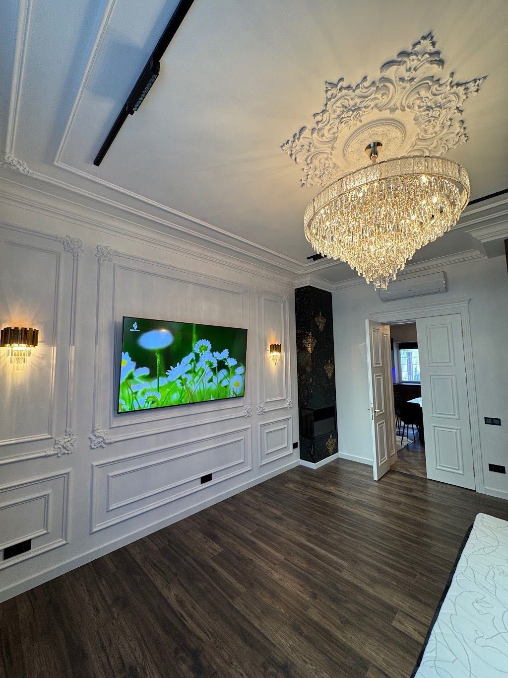 Luxurious 70m² Apartment with Designer Renovation in City Center