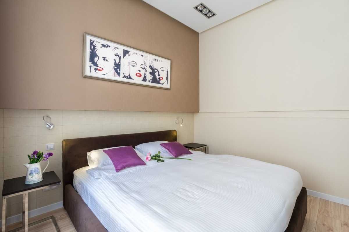 Luxurious 2-Bedroom Studio Apartment in Kyiv's Historic Center