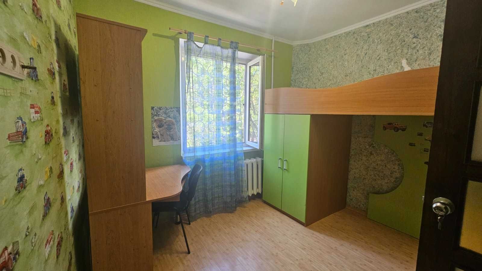 Spacious 3-Bedroom Apartment with Two Loggias