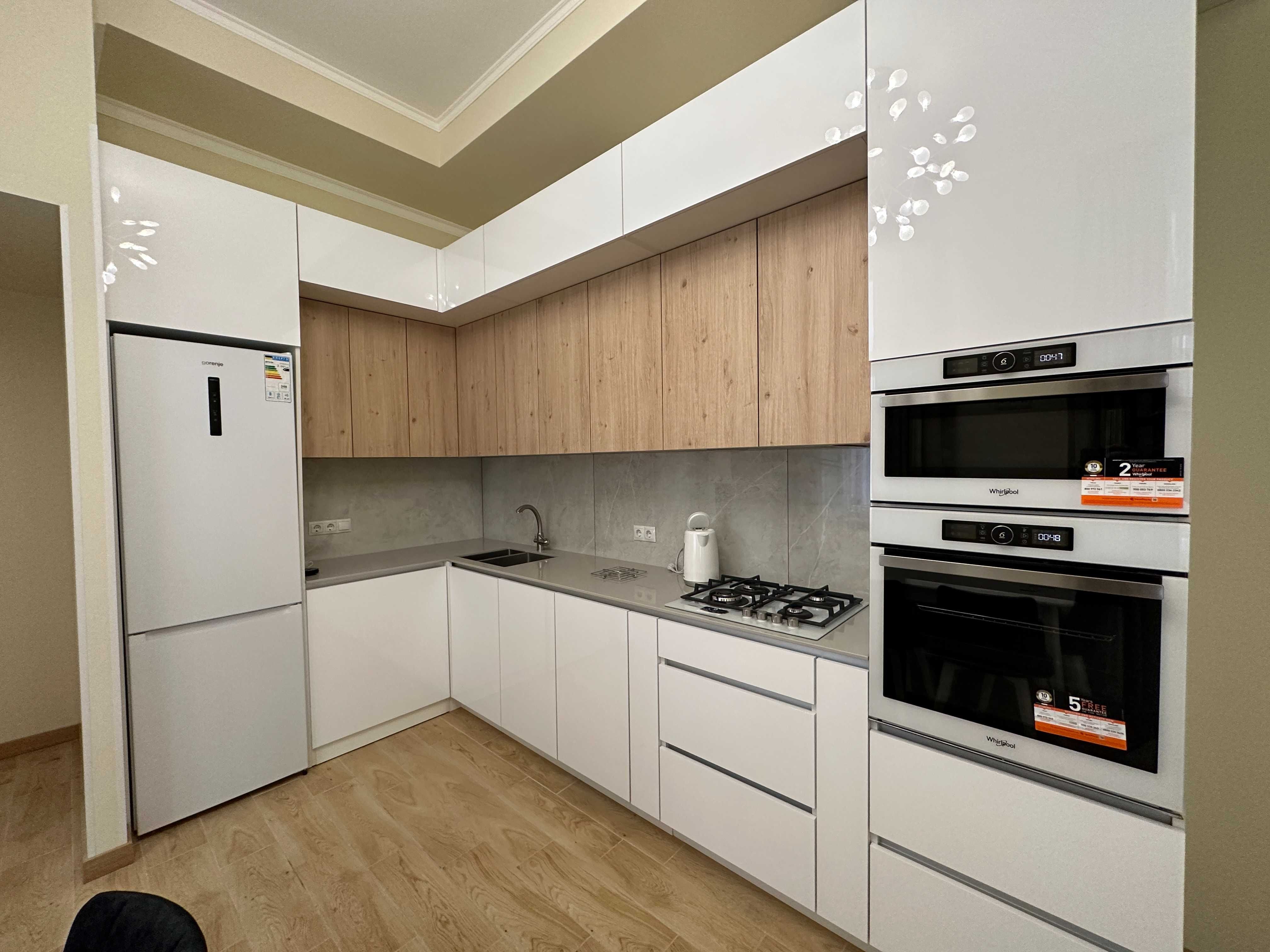 Renovated 2-Room Apartment with Fireplace in City Center