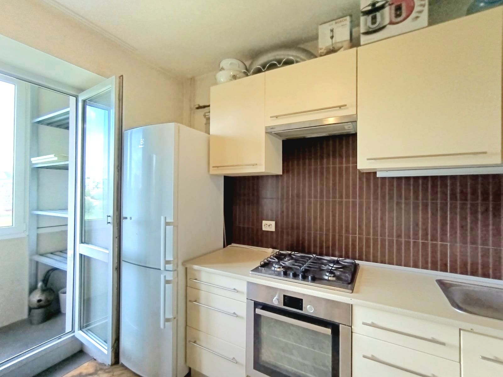 Cozy 1-bedroom apartment near Southern Shopping Center and Kulchytska Park