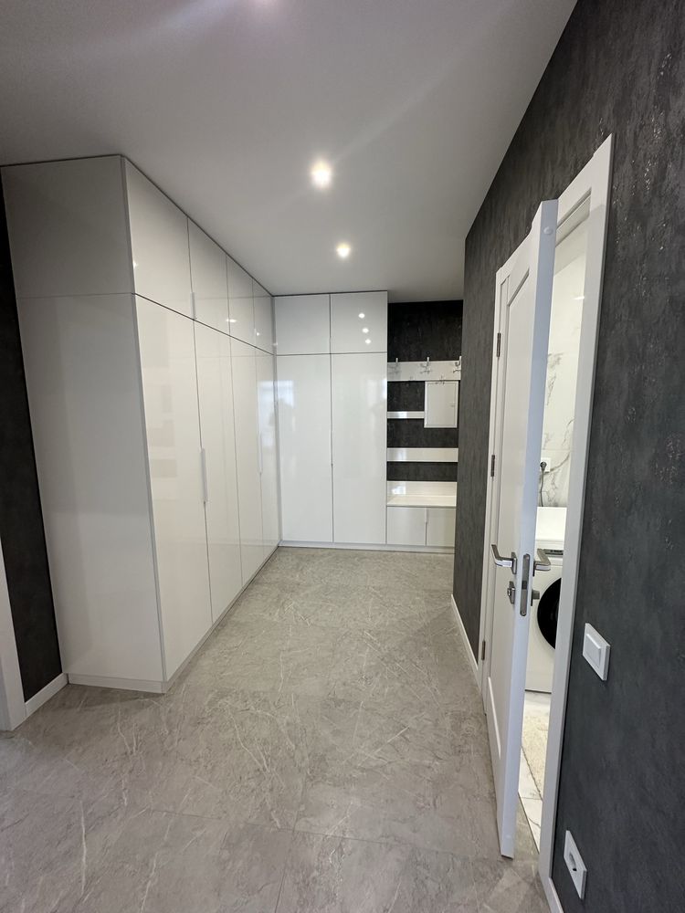 Stylish 2-Room Apartment on Karpatska Street - First Rental