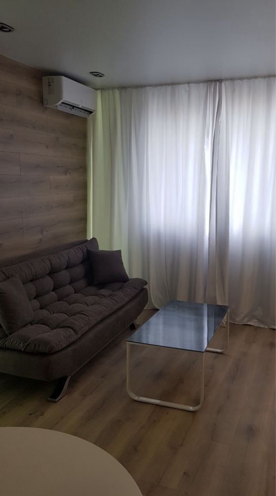 Designer Renovated Apartment in Business-Class Residential Complex