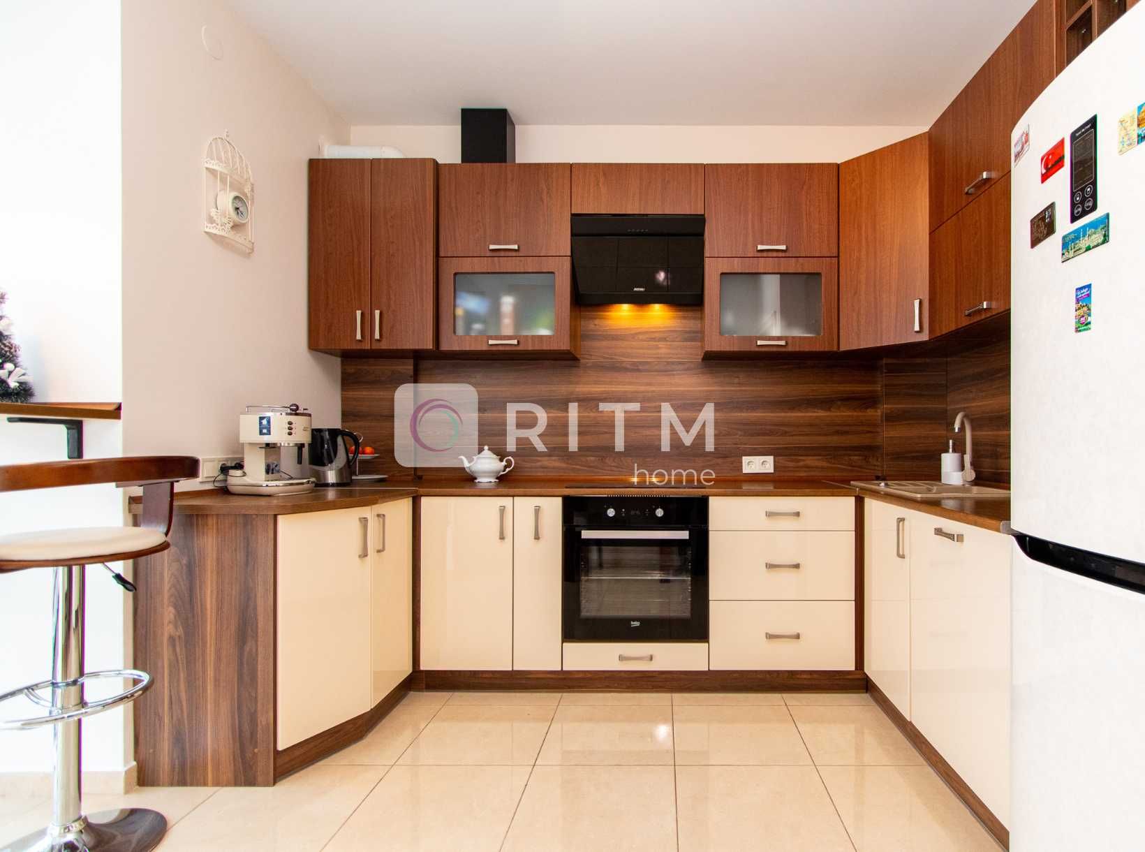 Modern 4-Bedroom Duplex with Fireplace in New Building