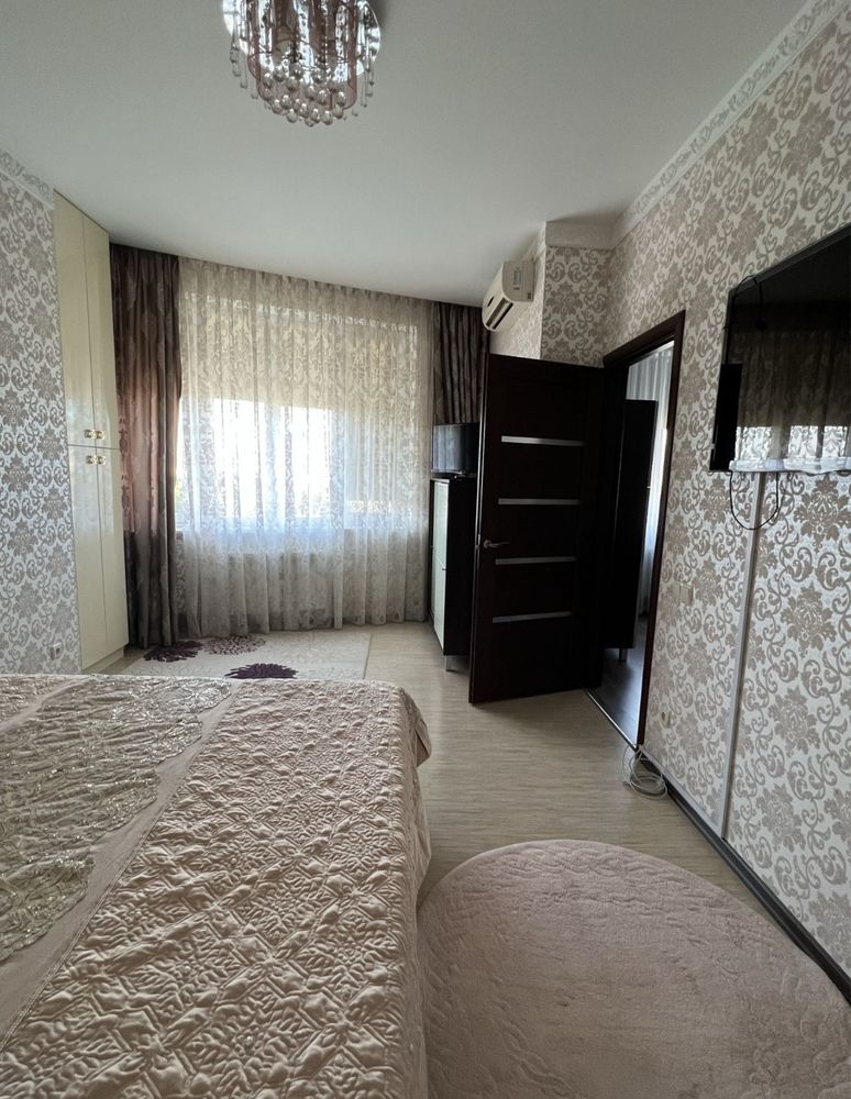 1-Room Apartment in Klimovsky House with City and Park View