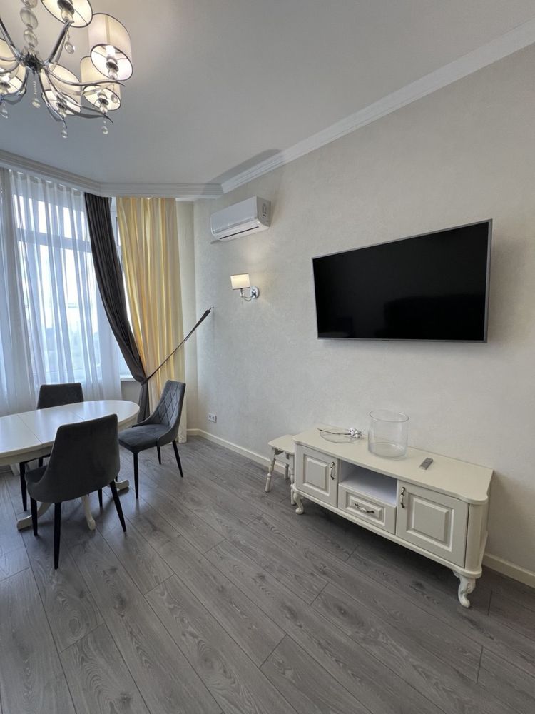 Stylish 2-Room Apartment in Aristokrat Complex, Pechersk Area