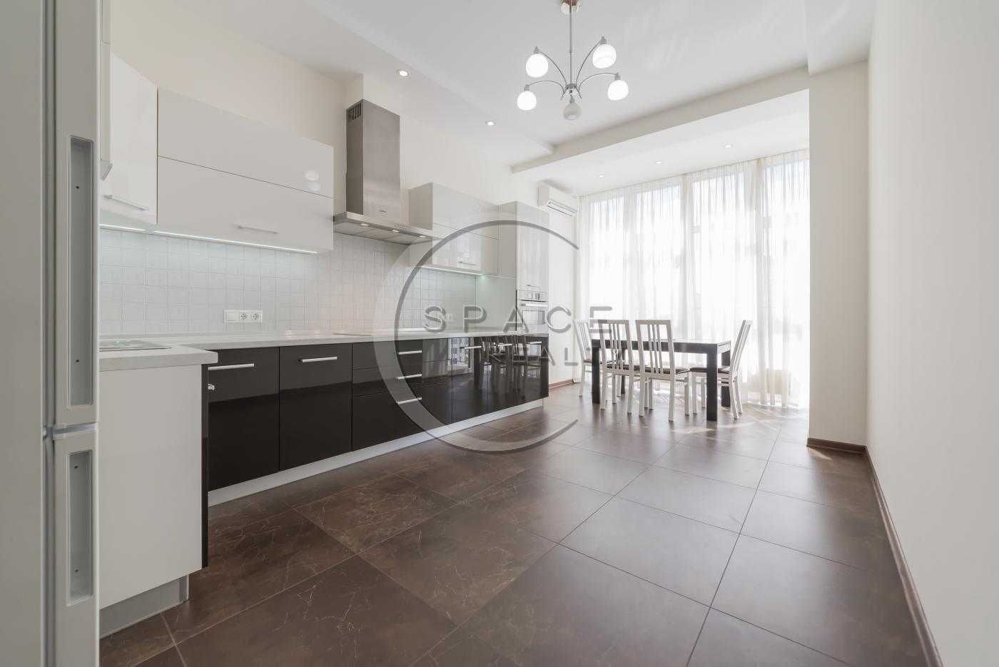 Two-bedroom apartment in Novopecherski Lipky residential complex