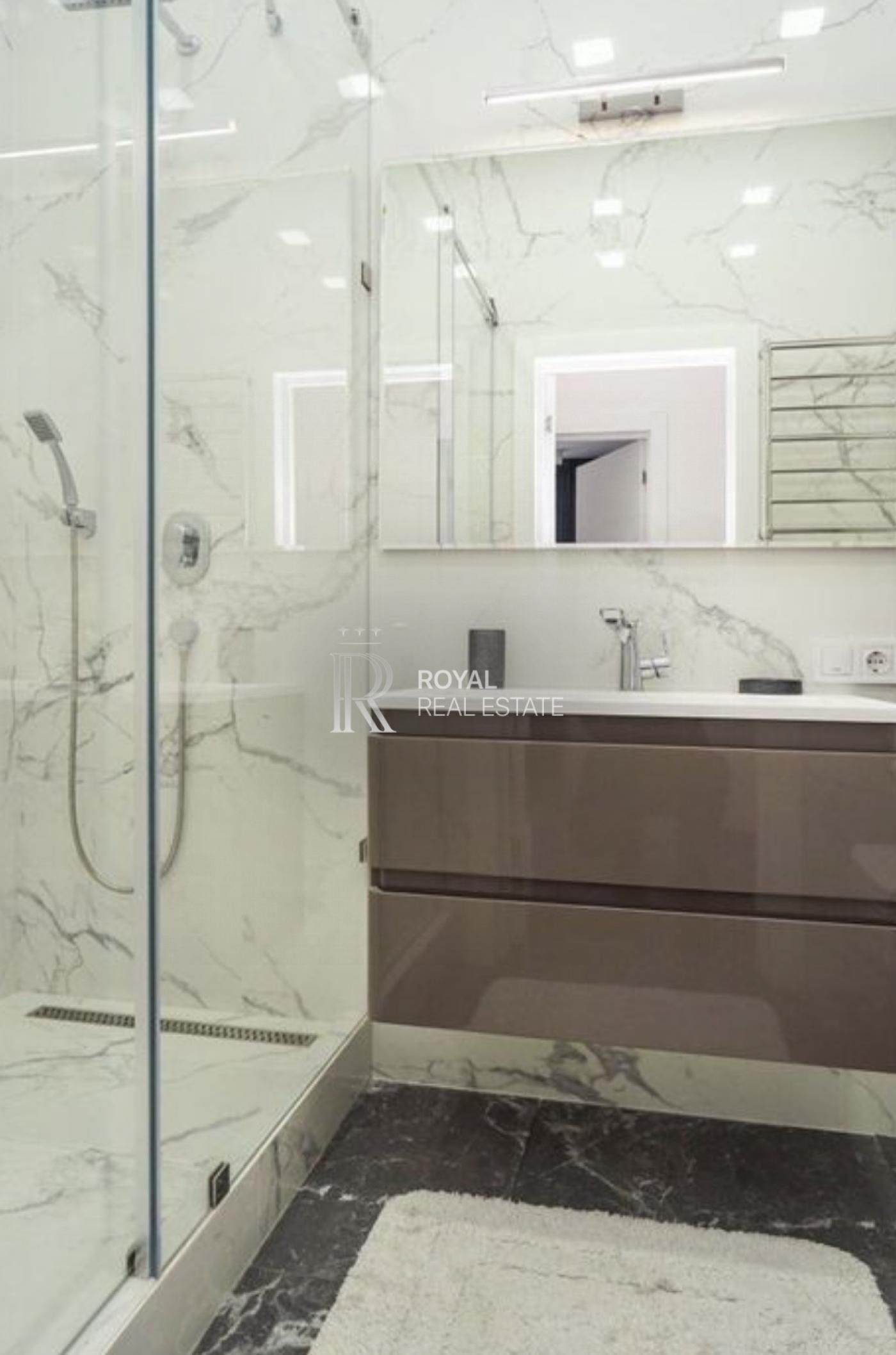 Modern 2-room apartment in Kyiv's Tetris Hall complex