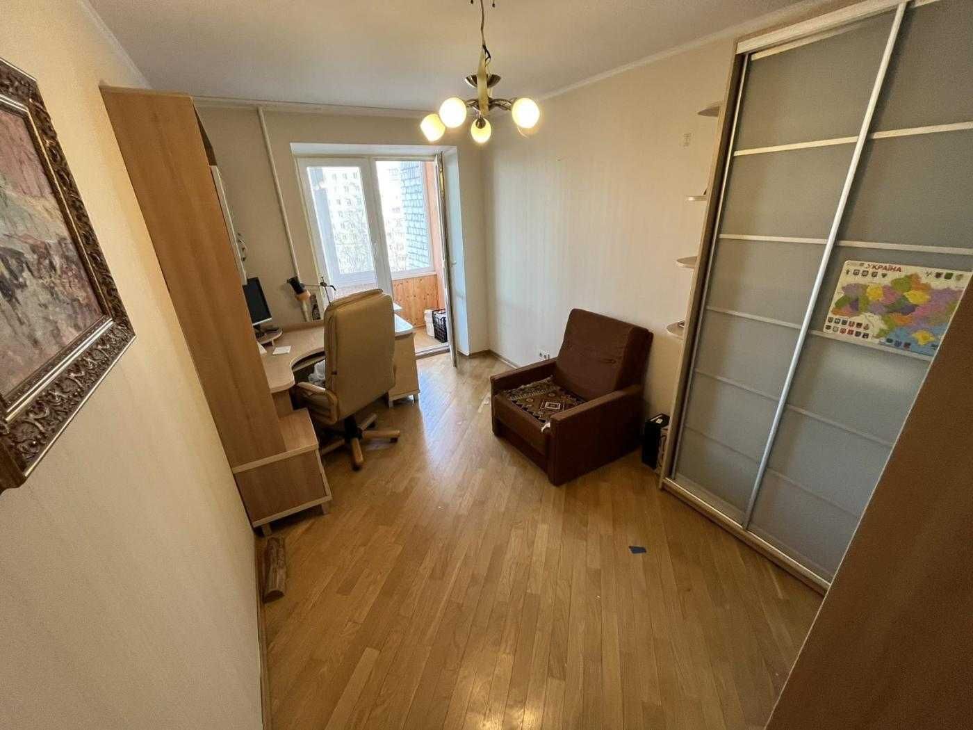 3-room spacious apartment with designer interior and multiple amenities