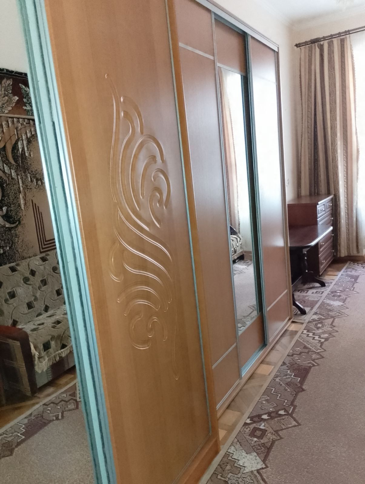 Clean apartment near Pidzamche station, central location