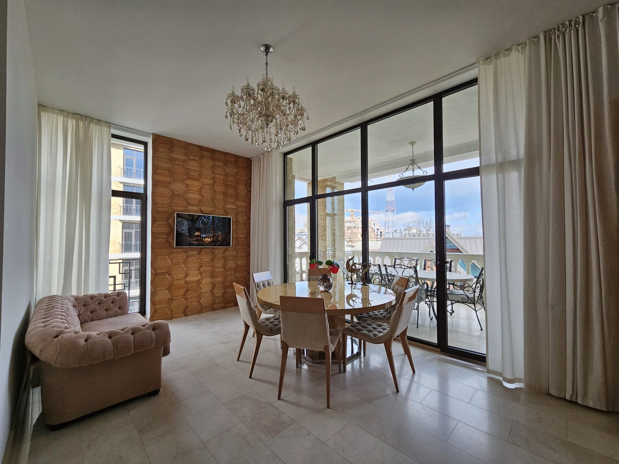 Luxurious 2-Bedroom Apartment in Historical Podil District