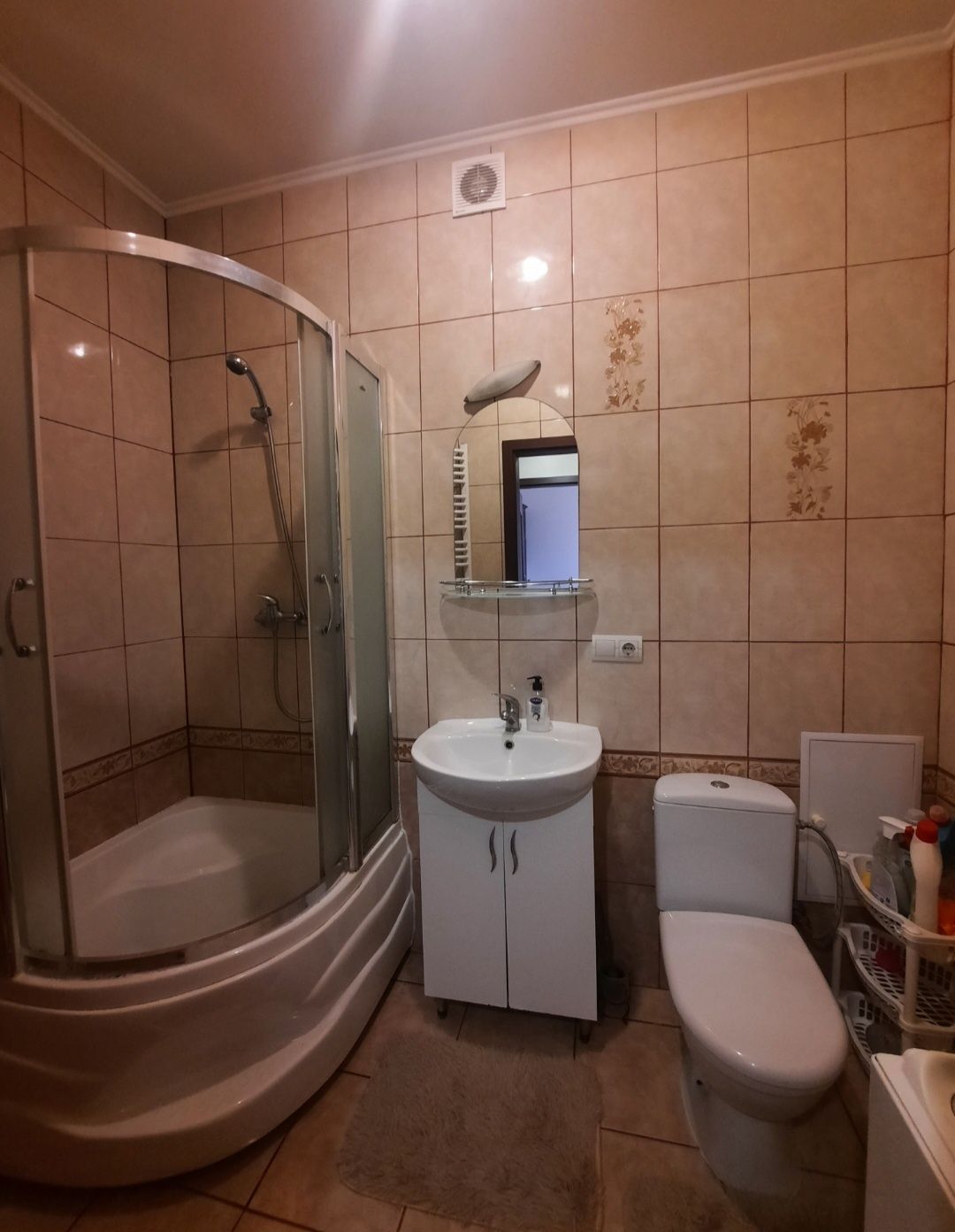 Cozy Apartment Near City Center with Balcony