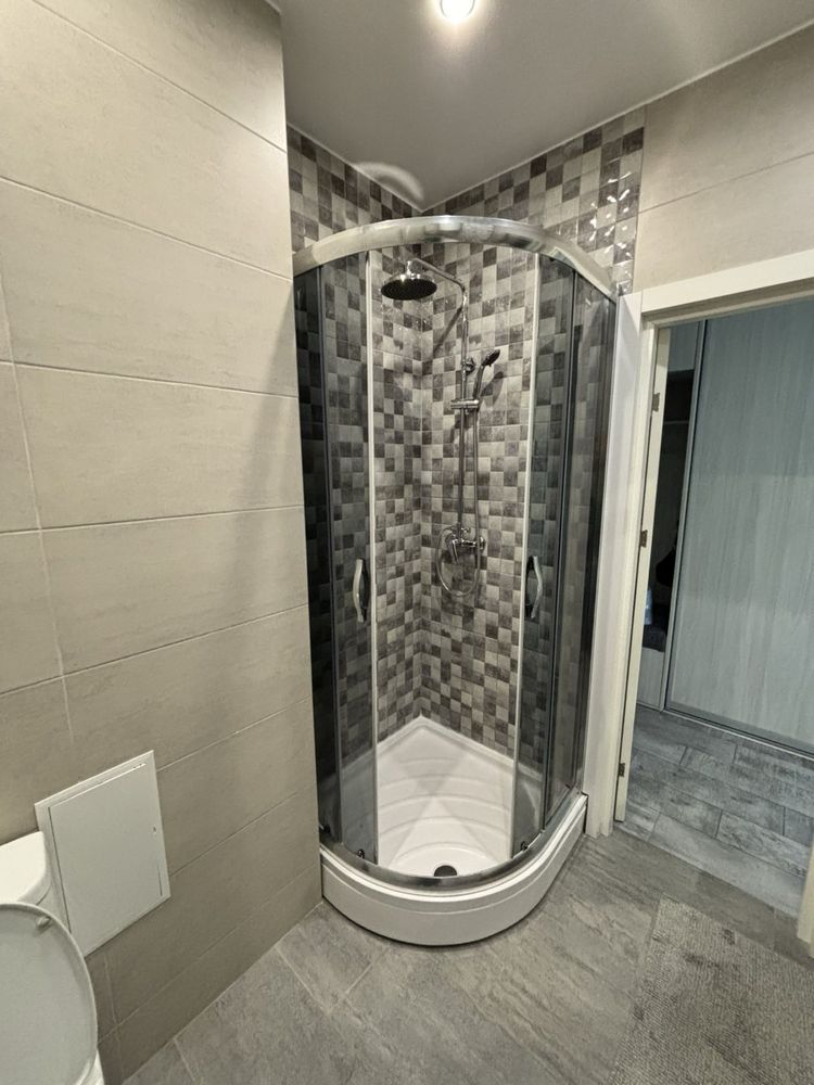 One-bedroom apartment with separate bedroom and spacious kitchen-studio