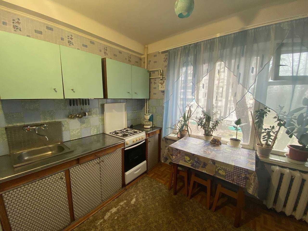Spacious 2-Room Apartment with Balcony in Historic Area
