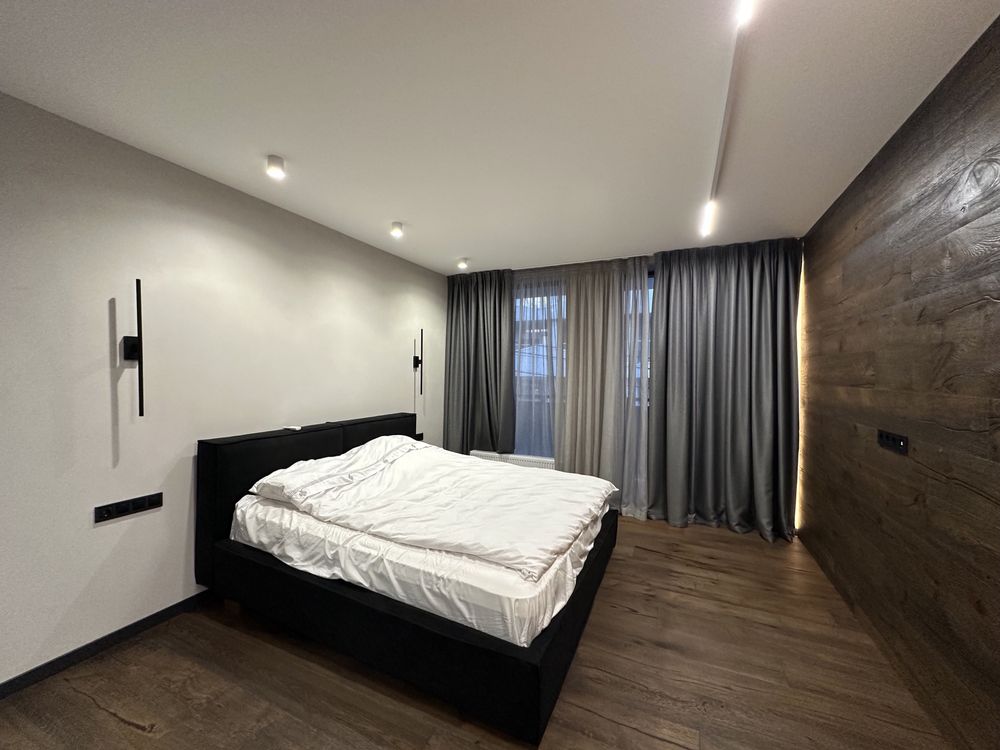 Modern Apartment with Sea View, Designer Renovation, Two Balconies