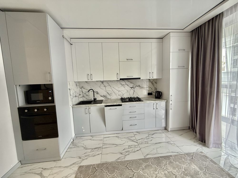 Spacious 1-bedroom apartment in new building on Zaliznychna Street