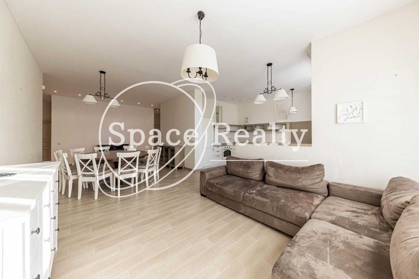 3-Bedroom Designer Apartment in Novopecherski Lipki Complex