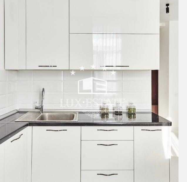 Stylish Modern Designer Apartment in Quiet City Center