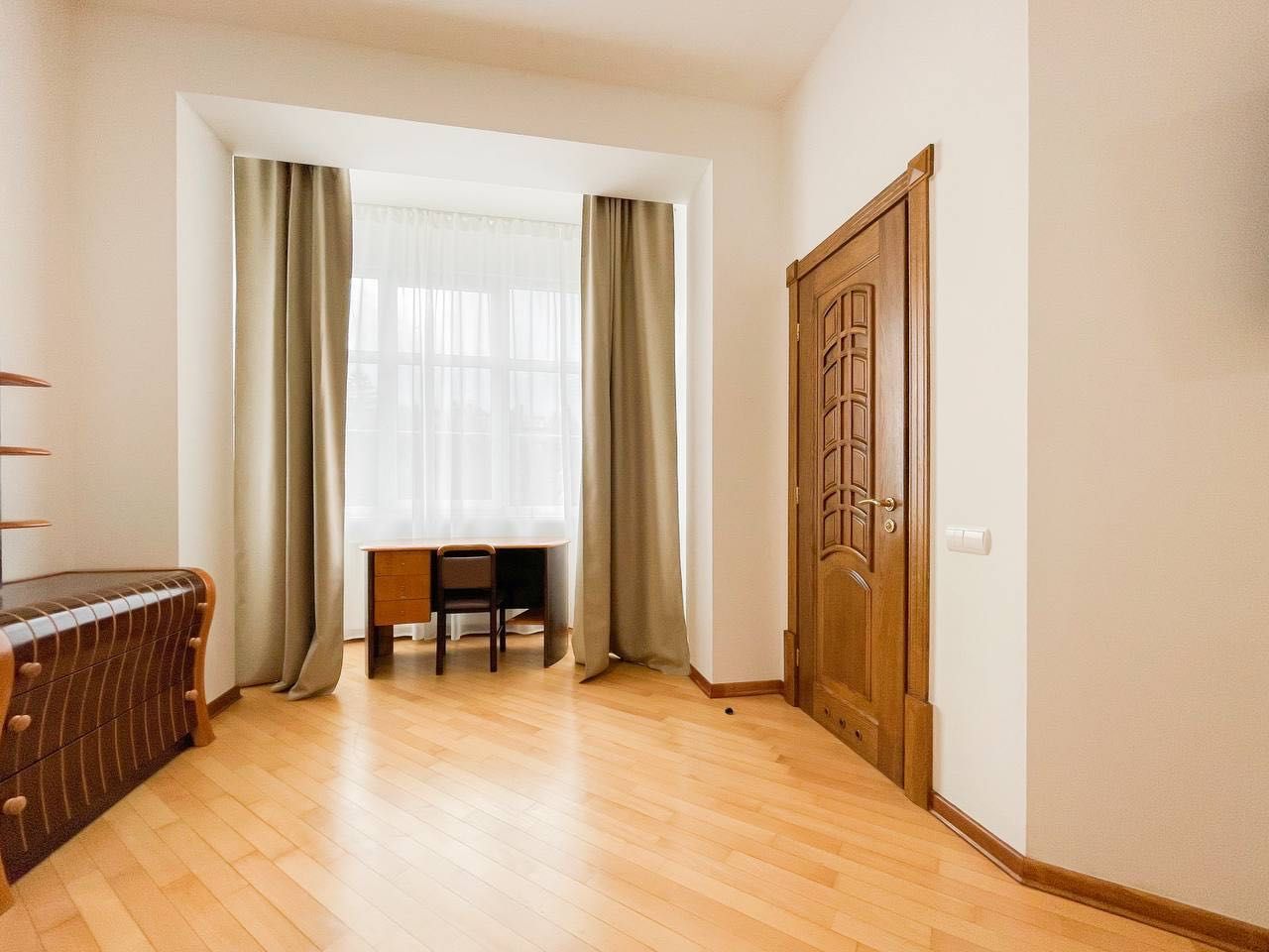 Spacious 3-bedroom apartment with parking in excellent location