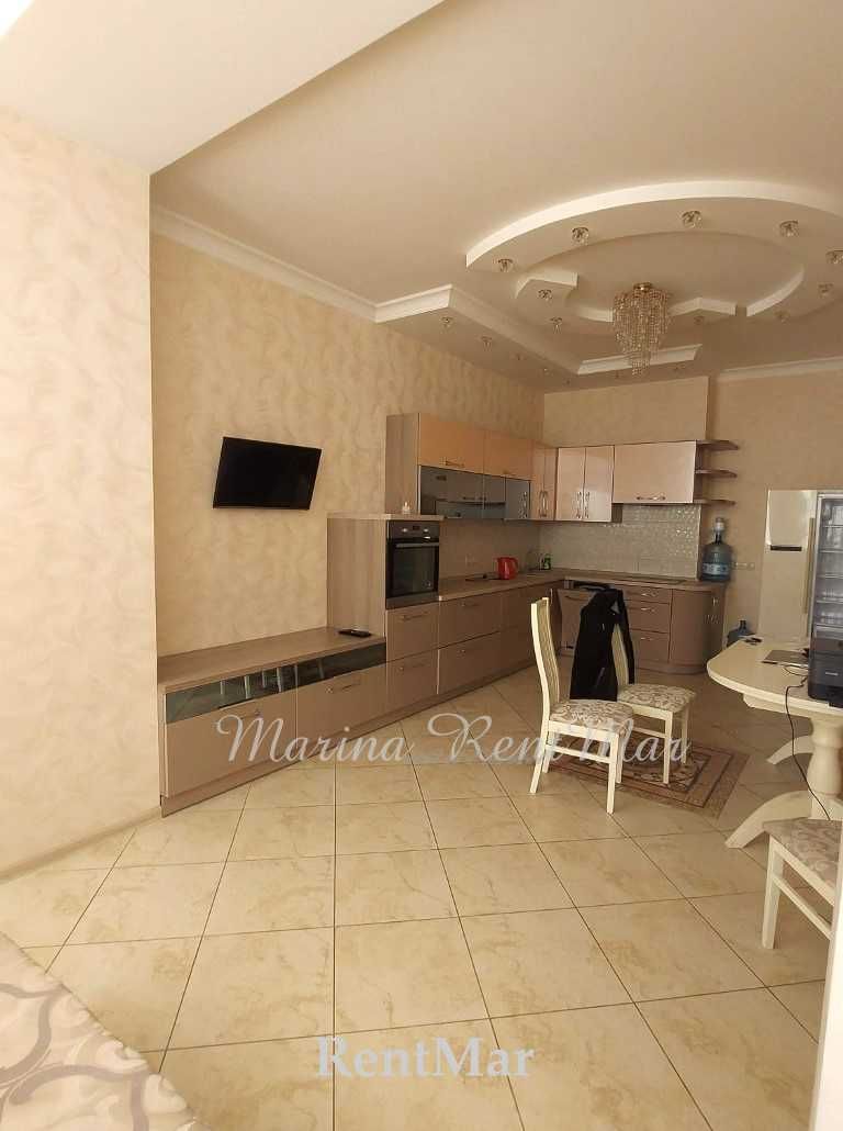 Spacious 4-Room Apartment with Designer Renovation near Beach