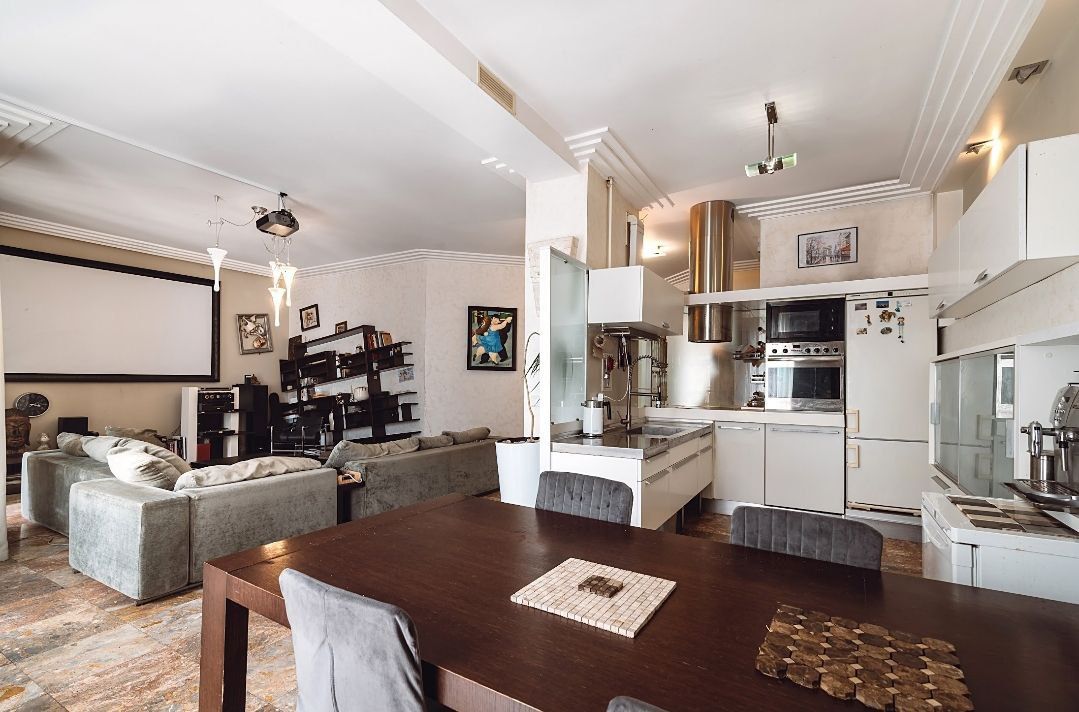 Spacious 2-Room Apartment in Odessa City Center with Sauna and Parking