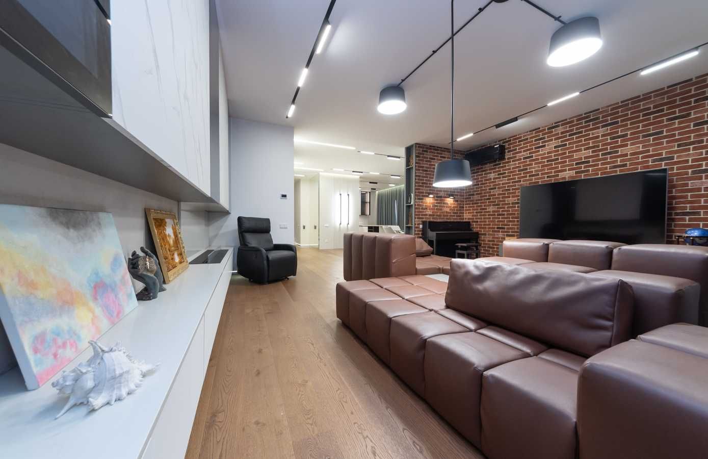Exclusive Panoramic Penthouse with Designer Renovation in Avtograph Complex