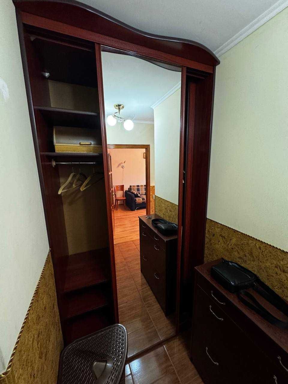 1-Room Apartment near Market with Large Balcony