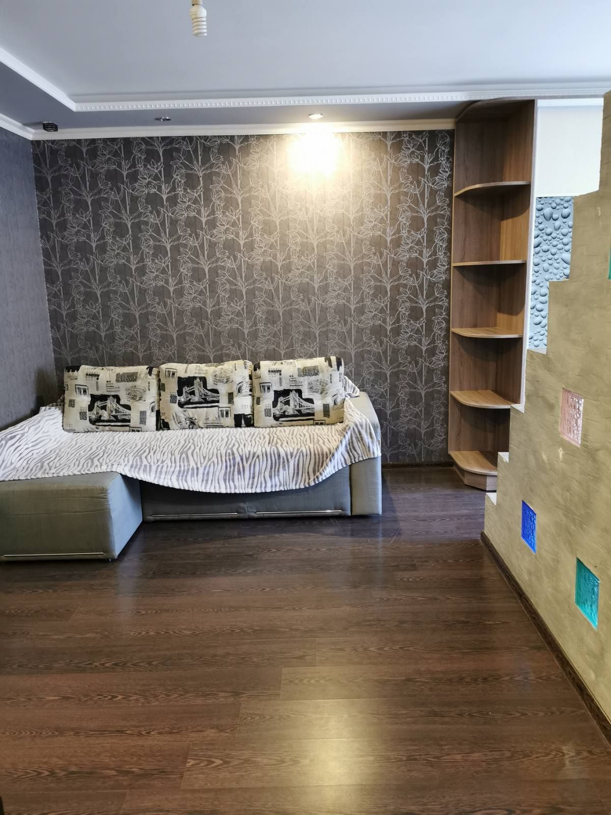 Modern 1-Bedroom Apartment Near Pine Forest