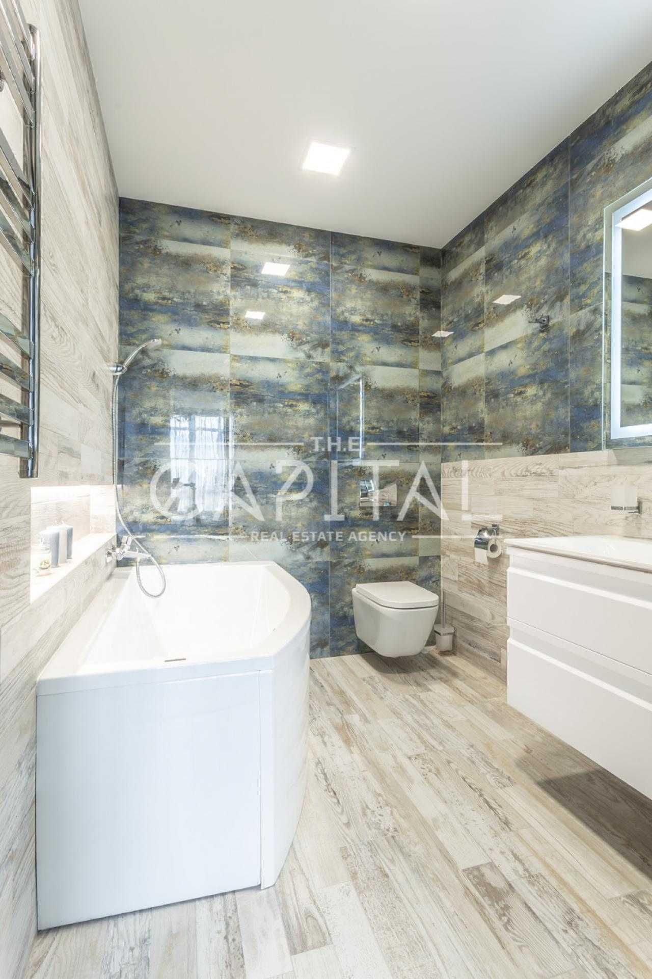 Designer 2-bedroom apartment with panoramic city views