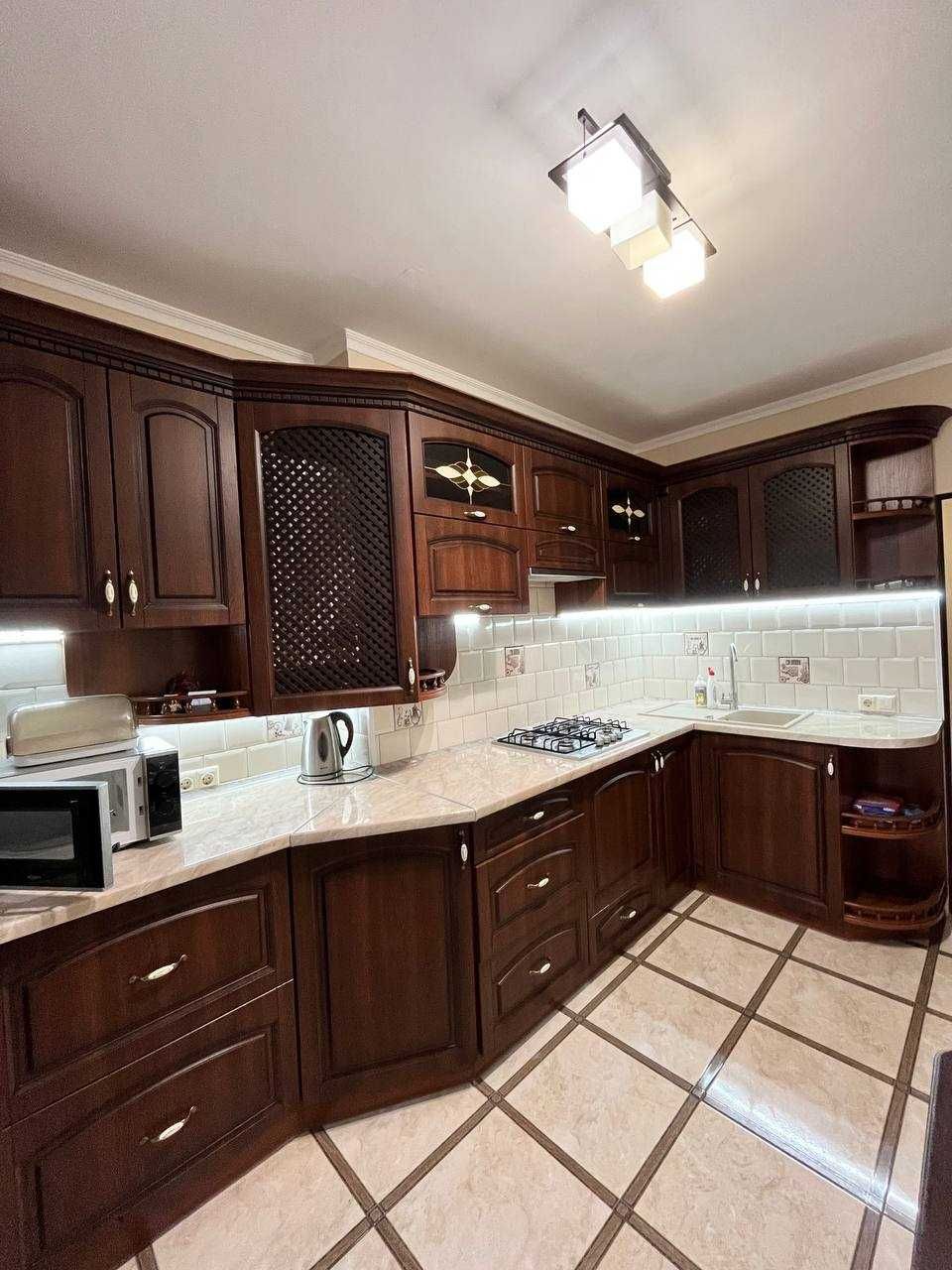 3-Room Apartment on Zelena Street with Parking and Balconies