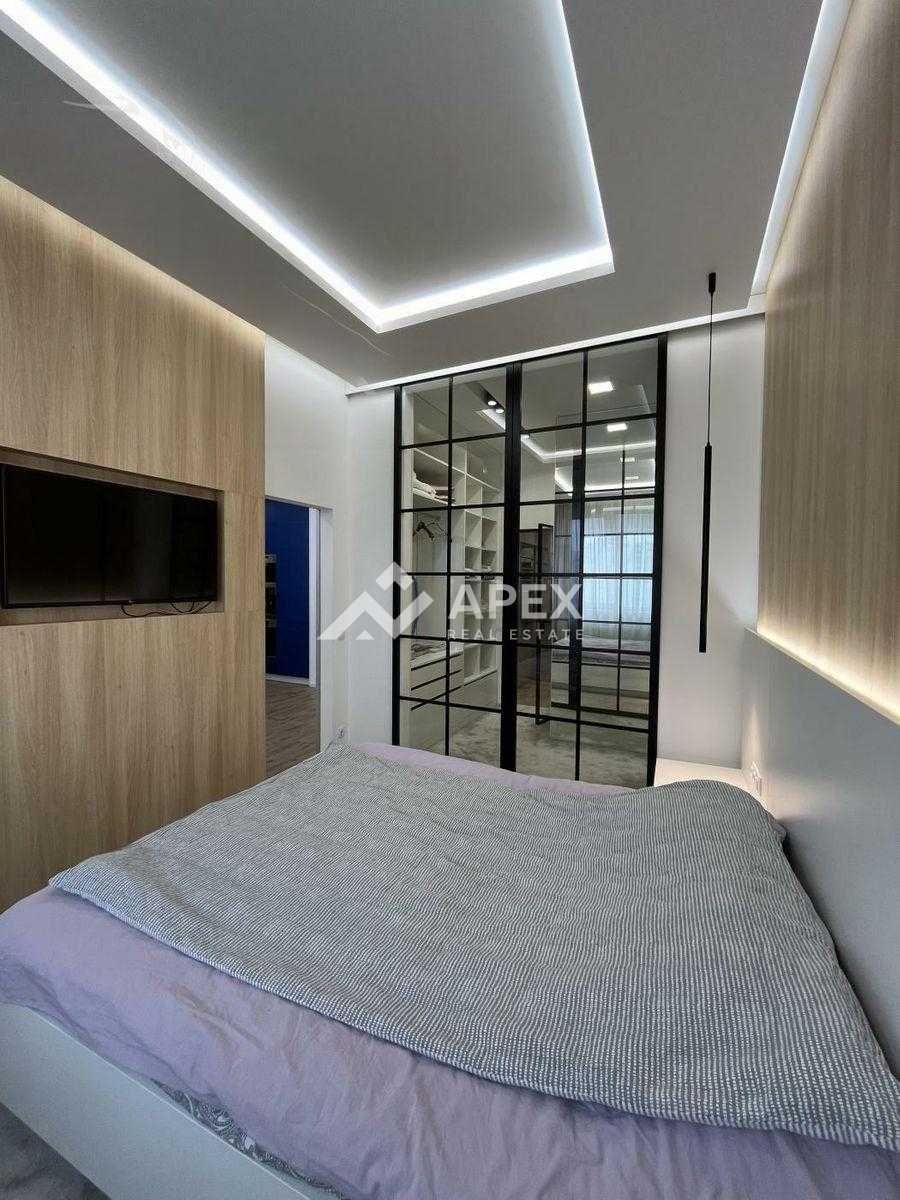 Designer 3-room apartment in Novopechersky Yard residential complex