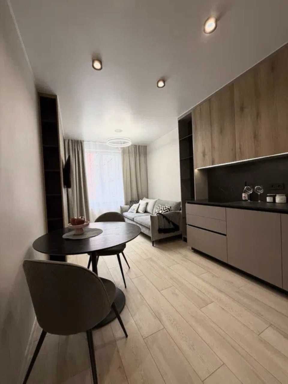 Modern 1-Bedroom Apartment in French Quarter 2 with City Views