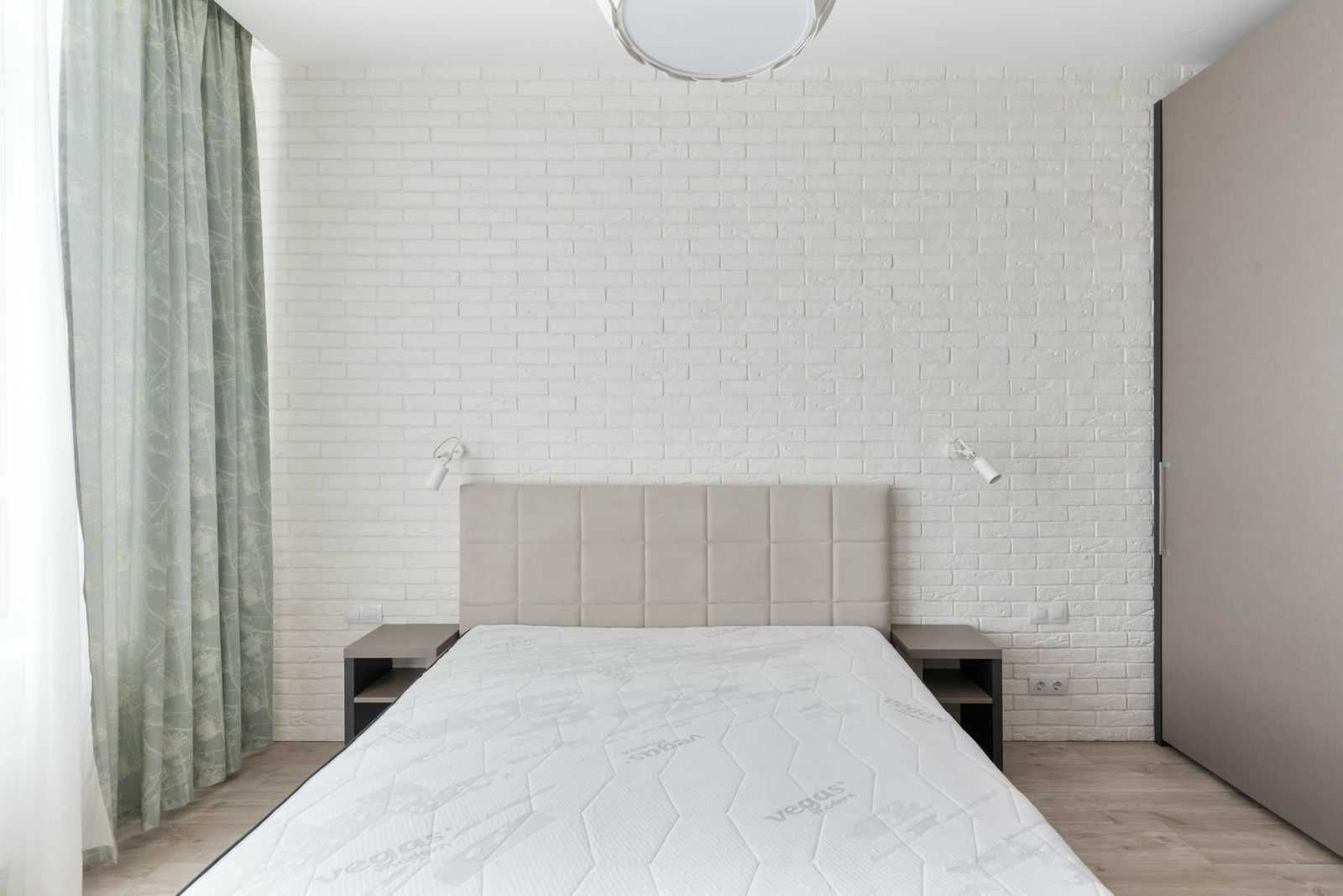 Premium 2-bedroom apartment in Central Park complex with designer renovation