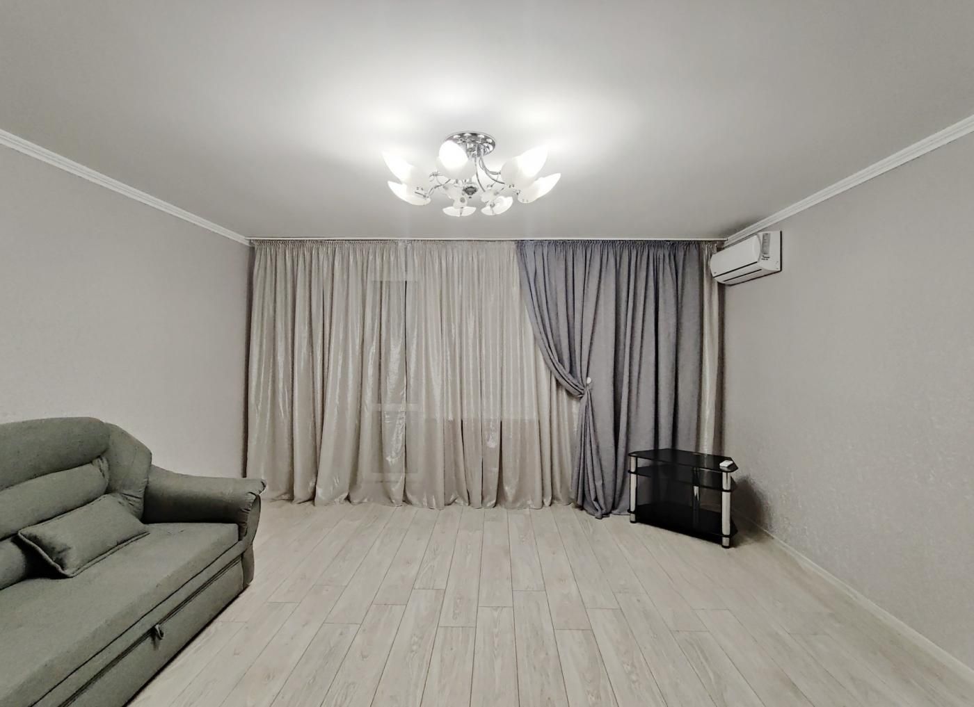 3-Room Apartment on Left Bank, Newly Renovated, Separate Rooms, Balcony