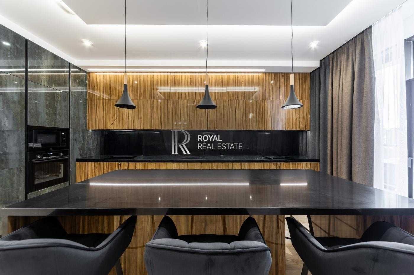 Modern 70m2 Apartment with Designer Renovation in Skyline Complex