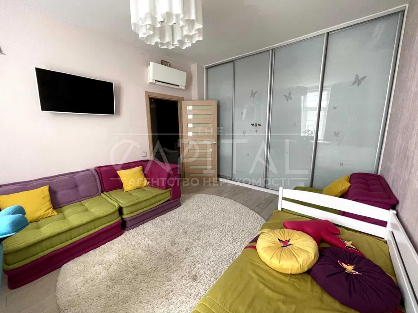 Stylish 3-Room Apartment in Novopecherski Lipki Complex, Pechersk District
