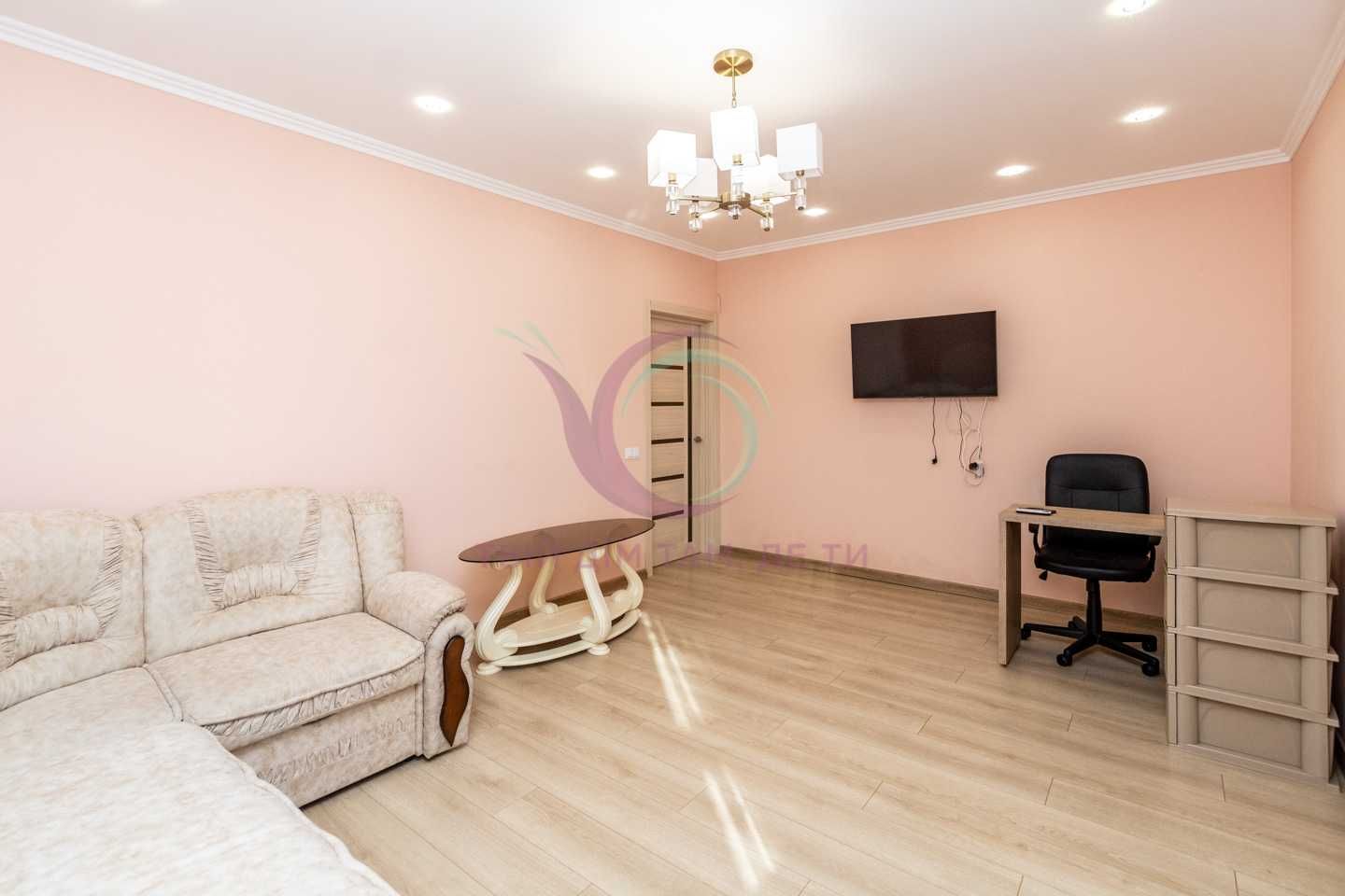 2-Room Apartment with Renovation and Furniture in Mazepy Street